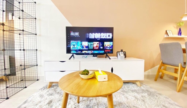 Lily and Loft - Queensville @ Kuala Lumpur - Netflix