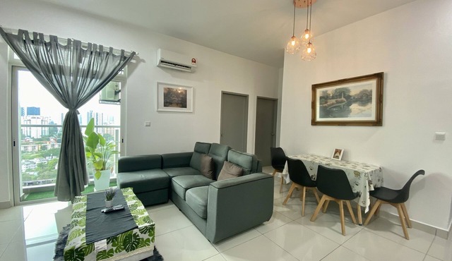 Lovely 3R2B Apartment Next To MRT,LRT, Monorail, KLCC, PWTC, HKL