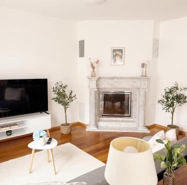 Luxuriöse Ferienvilla mit Garten, Gaming Zone & Netflix