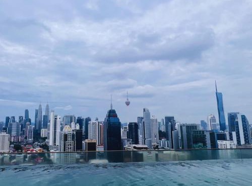Luxury Suite at Regalia with Sky Pool & KLCC View