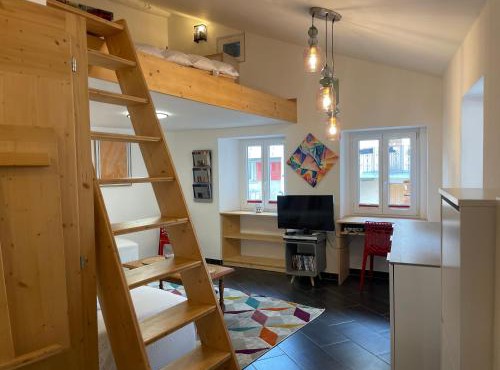 Mini maison à Sierre linges et nettoyage compris in Sierre
