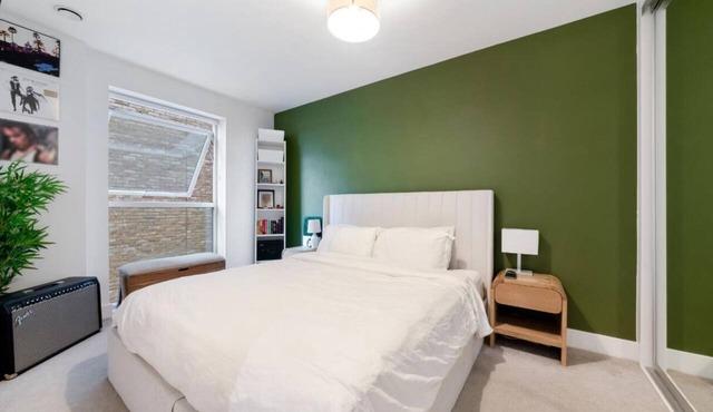 Modern 1 Bed w Balcony NearExcel and City Airport