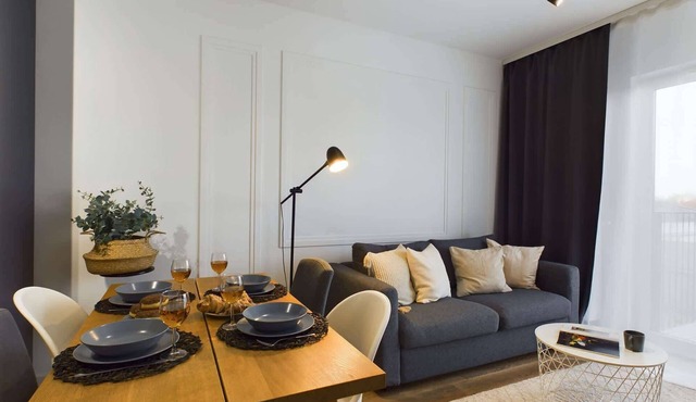 Modern Apartment | Parking, Balcony, Close to Station