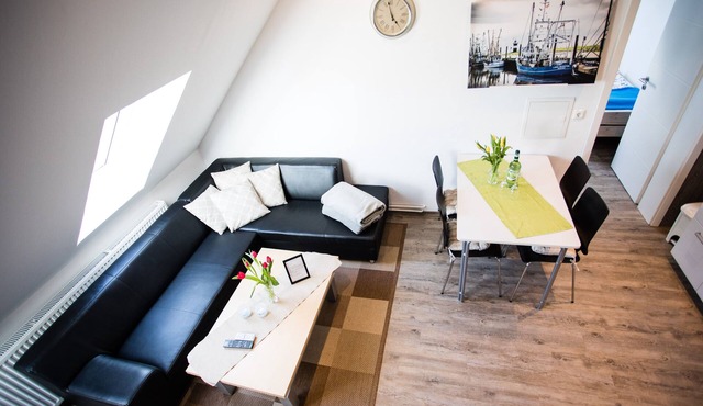 Modern, bright duplex apartment, only a few minutes to the beach, quiet location