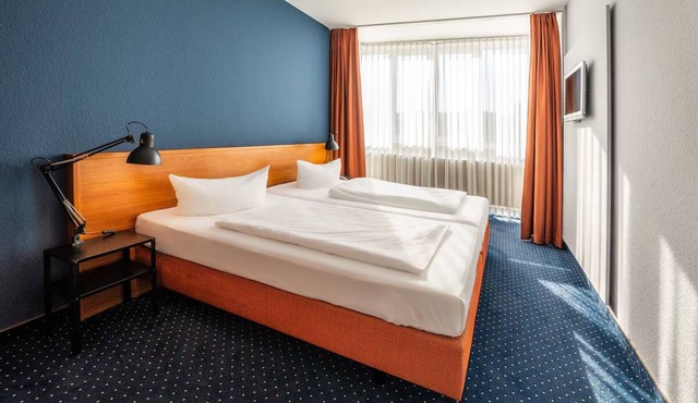Modern Central Room | Comfortable Stay | Prime Location | Easy City Access