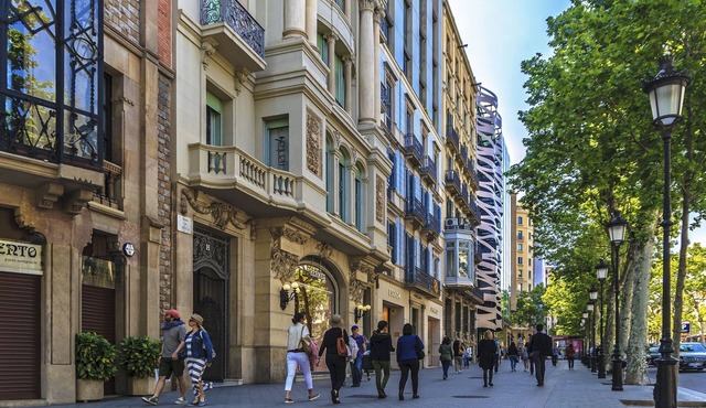 Modern flat up to 4 in Eixample