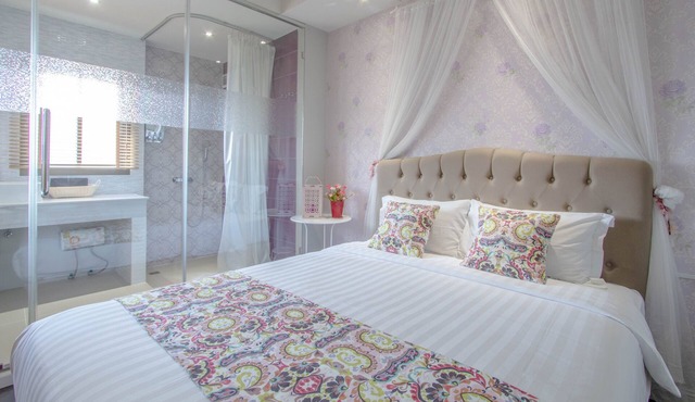 Near Wongwian Yai BTS,suitable for couples and families.