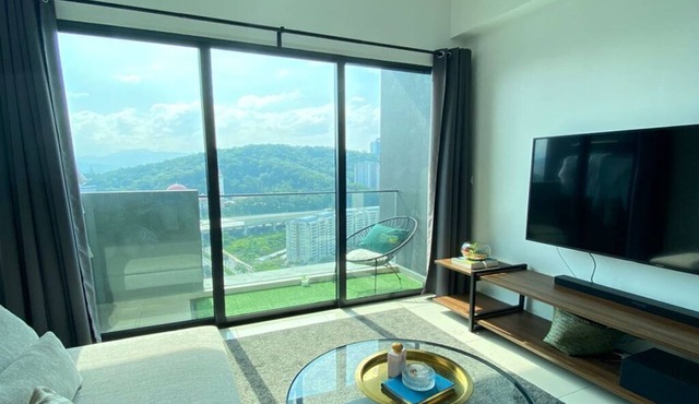 Netflix, Sauna, Jacuzzi, Karaoke, Cat Friendly