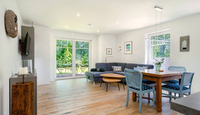 New 72sqm apartment for 4 people with terrace right on the waterfront