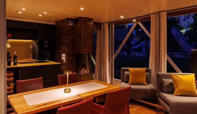 Nido - relax in style on Berlin's most exclusive and natural houseboat.