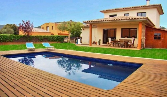 Palamos: Independent villa with garden