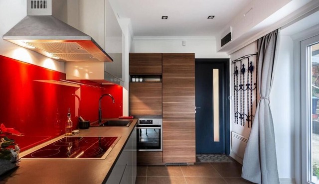 Panoramic Comfort in the Luxurious Green District!