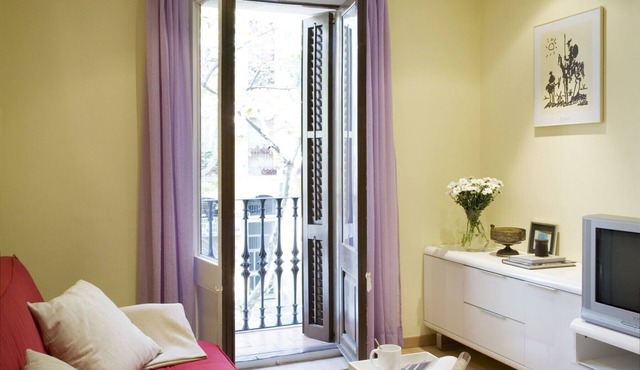 PARLAMENT, renovated, modern and cute flat for rent next to Mercado San Antonio