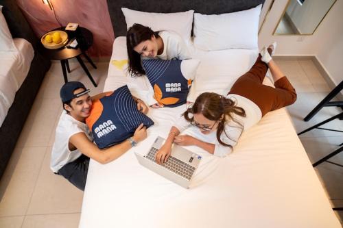 Paxtonz Urban Luxe Walk to Mall! Free WiFi & Pool