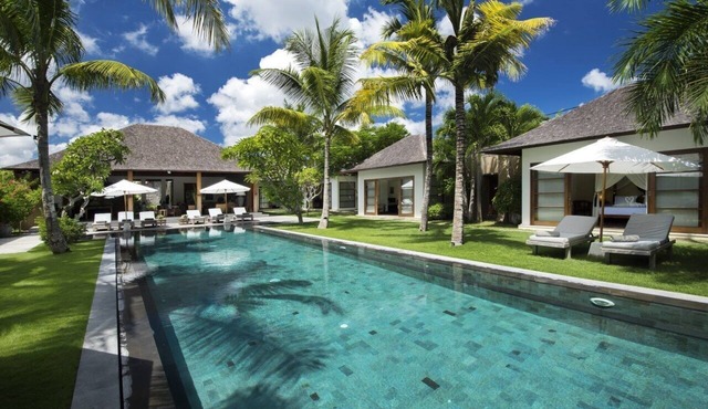 Peaceful, 7BR Villa for Group in Seminyak Area