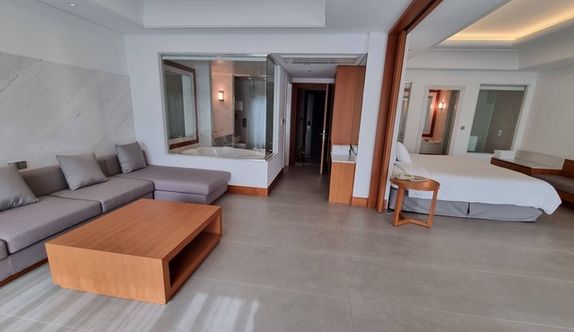 Pine Grove Hotel