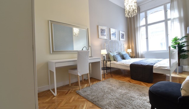 Pretty 4 bedrooms/3 bathrooms/2 balconies
