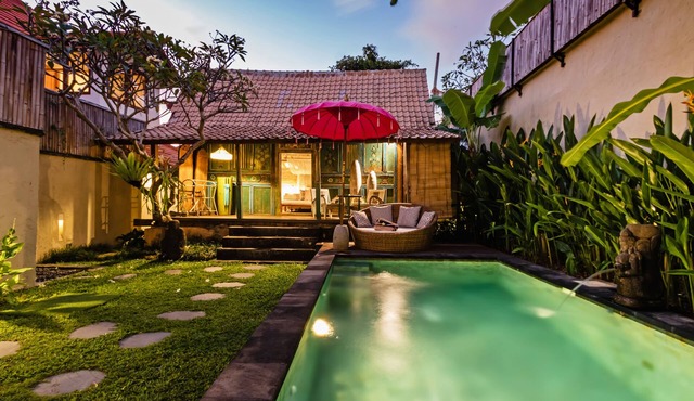 Private Joglo with pool heart of Seminyak