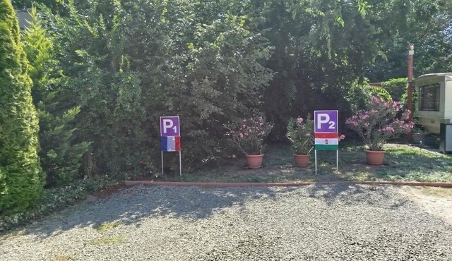 Rákos-patak Family House Garden & Free Parking