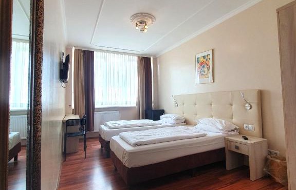R&B Hotel