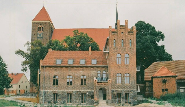 Renovated commandery on the Elbe with sauna