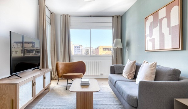 Renovated Vila Olimpica del Poblenou 3BR w/Balcony, by Blueground