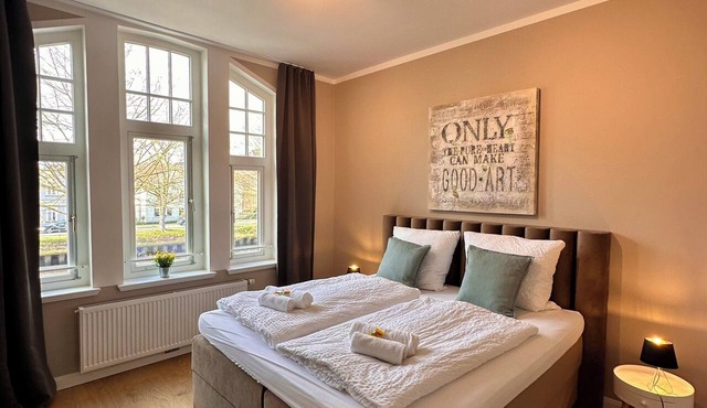 Riverside residence - Stylish old building with balcony, water view & space for the family