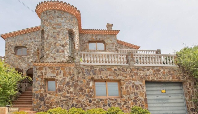Romantic Apartment Escape in Argentona
