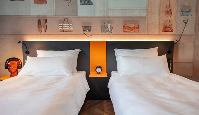 Romantic City Escape | Stylish Twin Stay | Walk to Castle of Isenburg – 0.2 mi