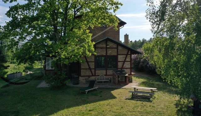 Romantic studio on the edge of the forest with garden sauna in Schwarz