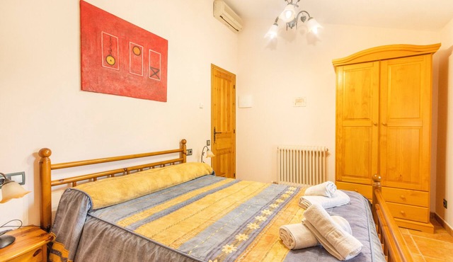 Room 'Double 2' Casa Roca-Sant Martí de Barcedana with Wi-Fi and Air Conditioning.