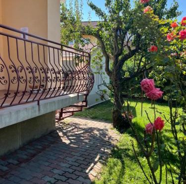 Rose Apartment with Garden & freeparking