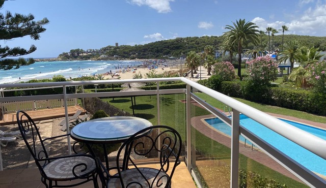 Seafront apartment with views - NOR guests