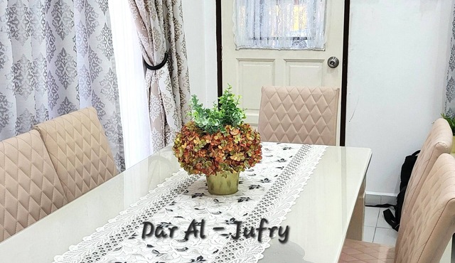 SEMI D 4-bedroom house with AC, WiFi & Netflix