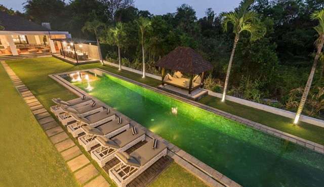 Seminyak, Large Groups, 11 Bdr/14 beds,Near Beach