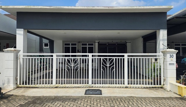 Serambi Kasih Homestay 3Bedroom with Fully Air-Conditioned in Kotasas Kuantan.