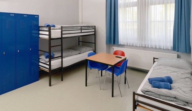 Shared room with private bathroom (up to 8 people), No. 2 - Hostel in Guben