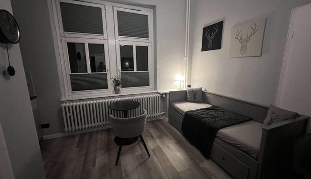 Small studio apartment by the park with parking space
