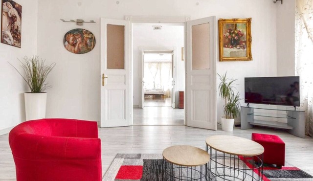 Spacious 158m² Apartment Balcony 2 Bathrooms Modern Kitchen 30m to Metro