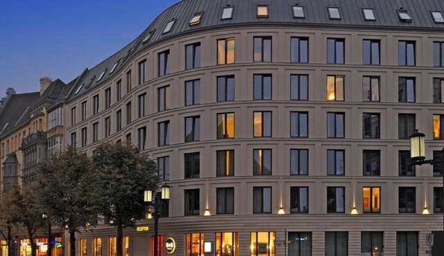 Spacious 3-Bedroom Apartment for up to 10 Guests in Berlin