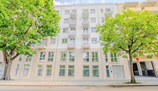 Spacious 3BR Apartment in Central Berlin Near Major Attractions