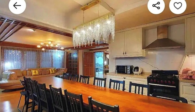 Spacious 6-bedroom apartment in peaceful Seoul with AC