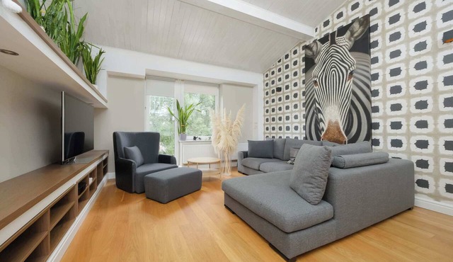 Spacious Apartment for 5 Guests | Balcony & Bathtub