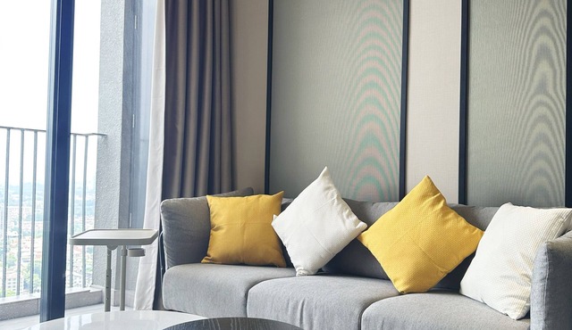 Spacious Apartment with Sky-pool ! Free Shuttle to Mid Valley & KL Sentral