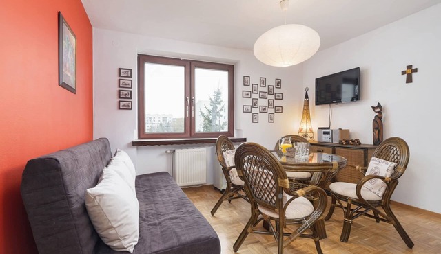 Spacious Apartment | Two Bedrooms, Parking, Workspace