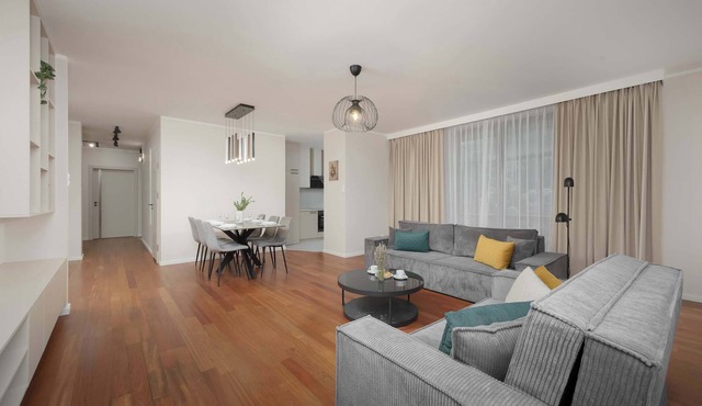 Spacious Apartment with Garden | 3 Bedrooms | Private Parking.
