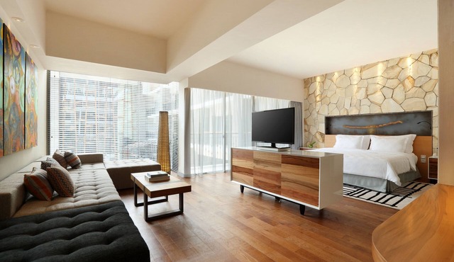 Spacious Modern Suite with Free Minibar Items (T Sand Suite14)