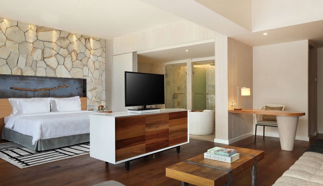 Spacious Modern Suite with Free Minibar Items (T Sand Suite32)