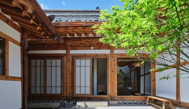 Staymoire Premium Hanok · 5min walk Anguk Station · 5min ICN Airport Bus