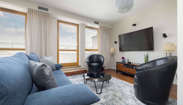 Stylish Apartment | 2 Balconies, 2 Parking Spaces and Desk